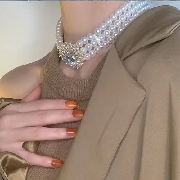 Vintage Glamorous Faux Pearl Choker Necklace - Picture 4 of 4